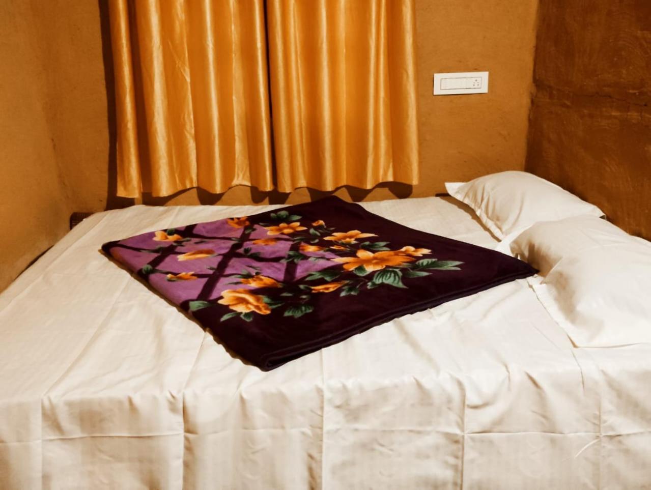 Cosmic Mud House Kanthalloor Room photo