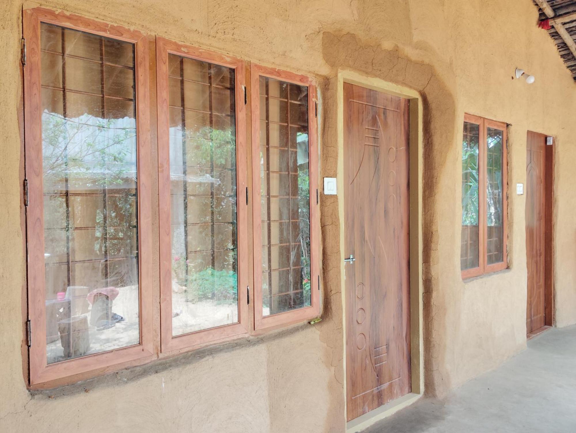 Cosmic Mud House Kanthalloor Exterior photo