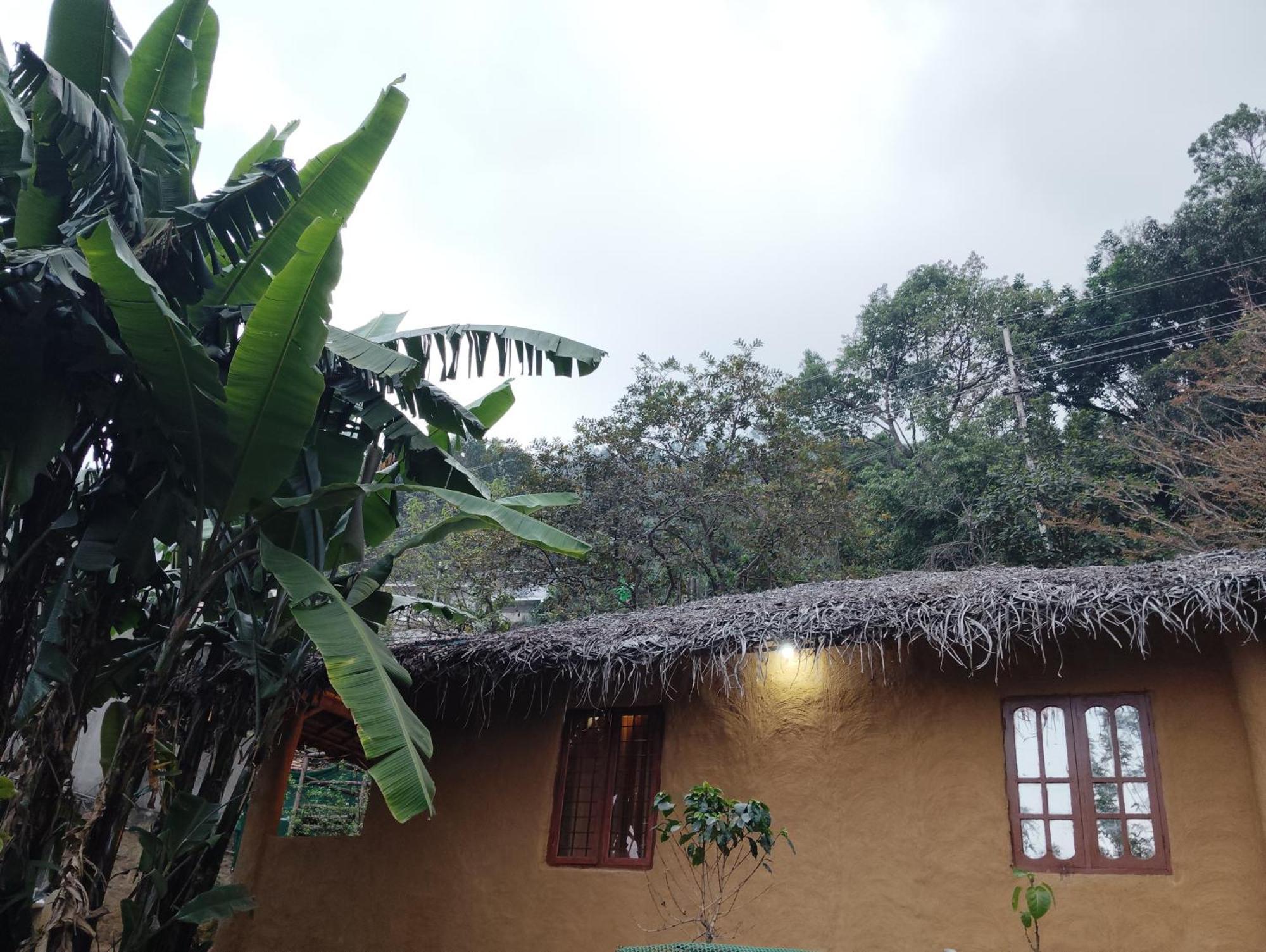 Cosmic Mud House Kanthalloor Exterior photo