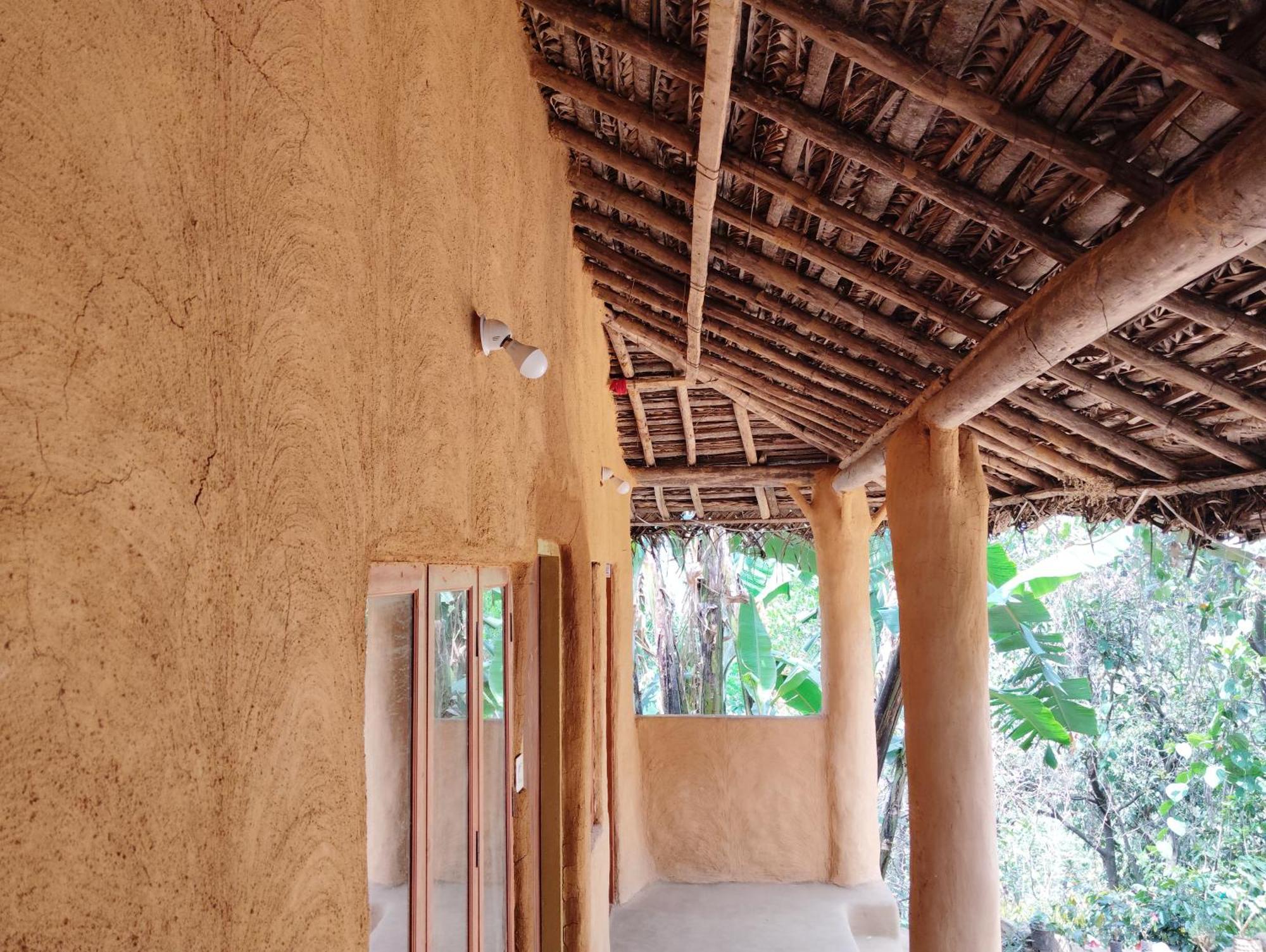 Cosmic Mud House Kanthalloor Exterior photo